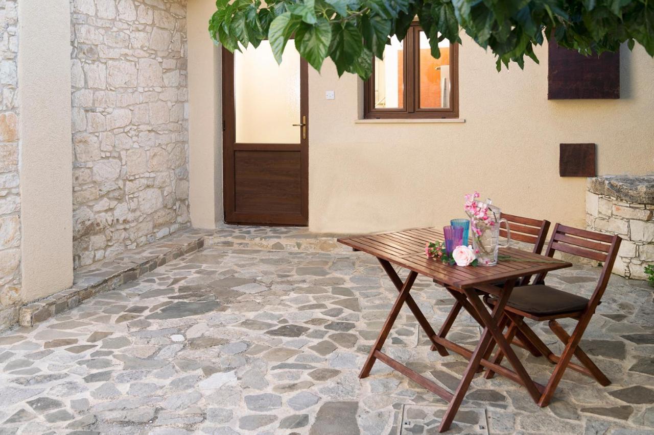 파포스 Salamiou Stone House 빌라 외부 사진