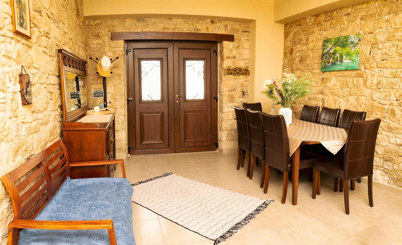 파포스 Salamiou Stone House 빌라 외부 사진