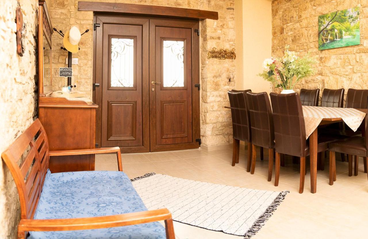 파포스 Salamiou Stone House 빌라 외부 사진